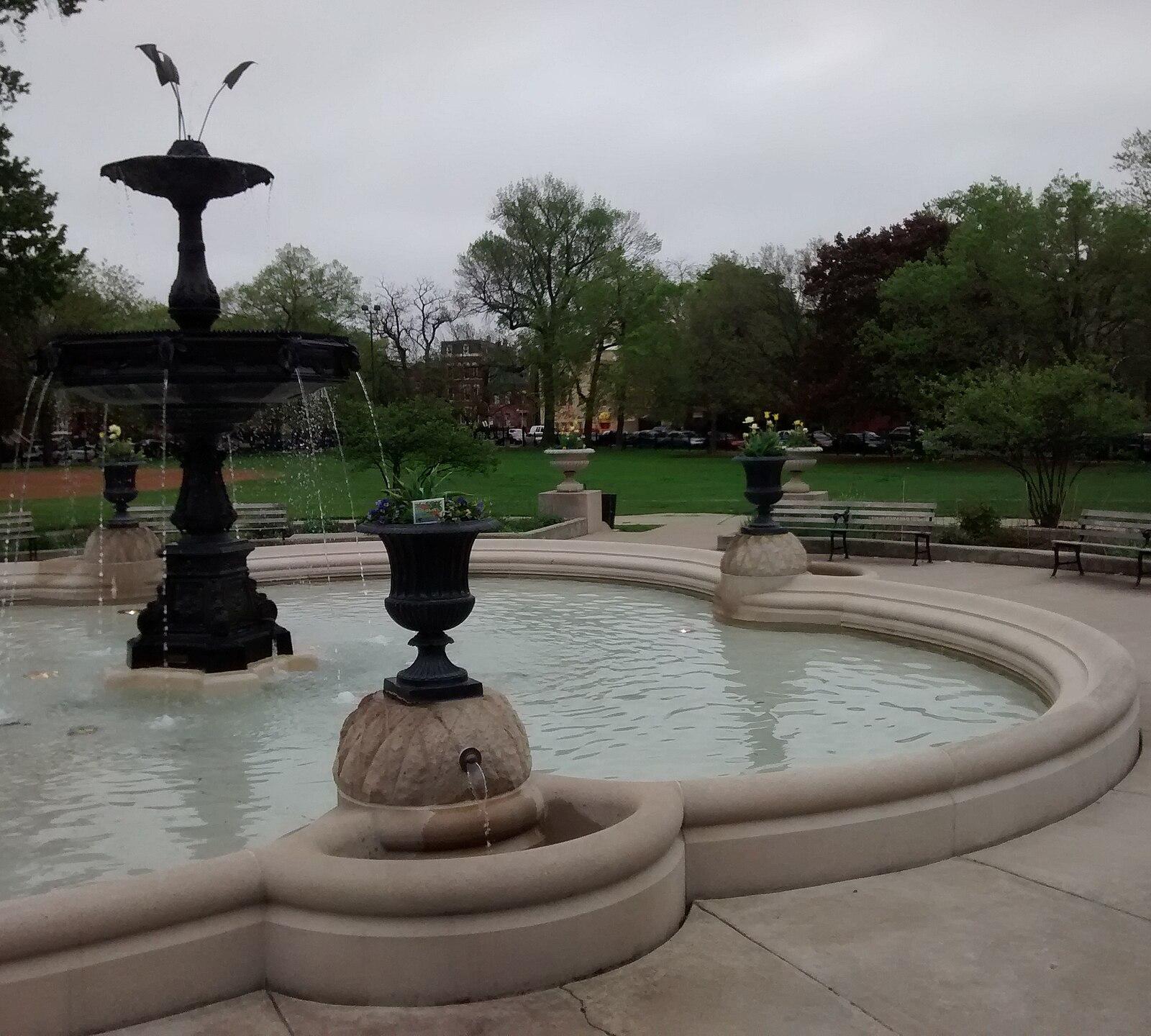 Wicker Park fountain 1